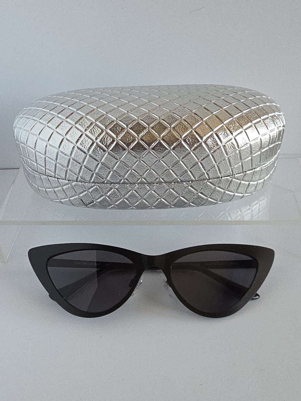 Foster Grant "Beach Blast" Black Retro Cat-Eye Sunglasses With Hard Case